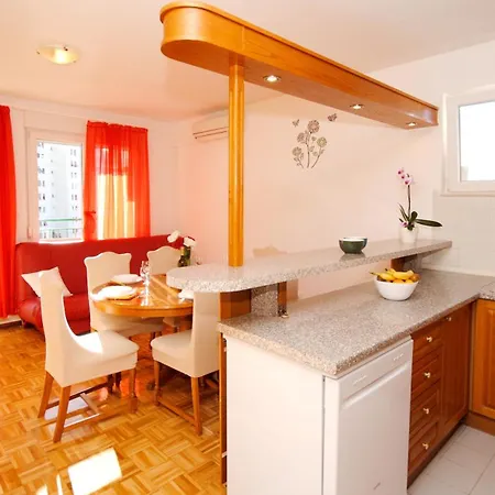 Apartament 2 Bedrooms With Enclosed Garden And Wifi At 2 Km Away From The Beach