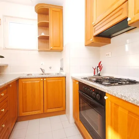 2 Bedrooms With Enclosed Garden And Wifi At 2 Km Away From The Beach *