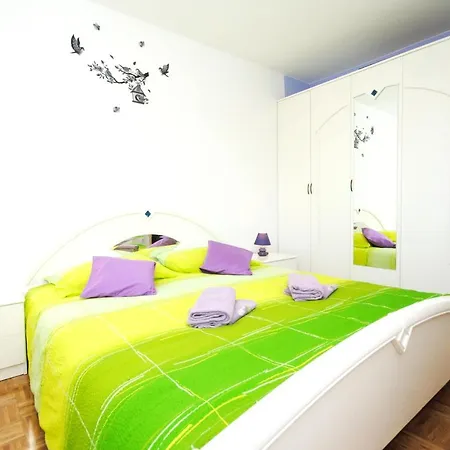 Apartament 2 Bedrooms With Enclosed Garden And Wifi At 2 Km Away From The Beach