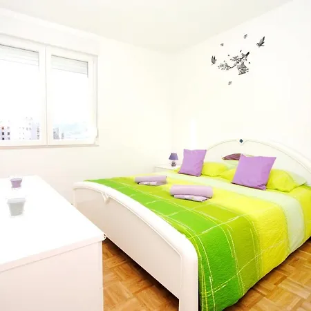 2 Bedrooms With Enclosed Garden And Wifi At 2 Km Away From The Beach