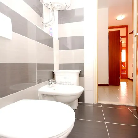 2 Bedrooms With Enclosed Garden And Wifi At 2 Km Away From The Beach