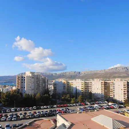 2 Bedrooms With Enclosed Garden And Wifi At 2 Km Away From The Beach Split