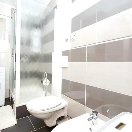 2 Bedrooms With Enclosed Garden And Wifi At 2 Km Away From The Beach Apartament
