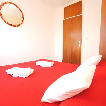 2 Bedrooms With Enclosed Garden And Wifi At 2 Km Away From The Beach
