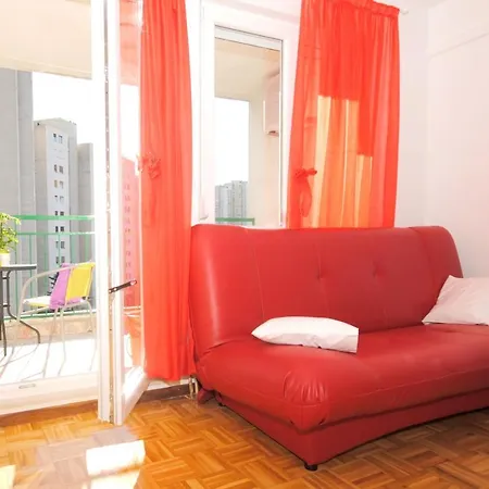 2 Bedrooms With Enclosed Garden And Wifi At 2 Km Away From The Beach * Split